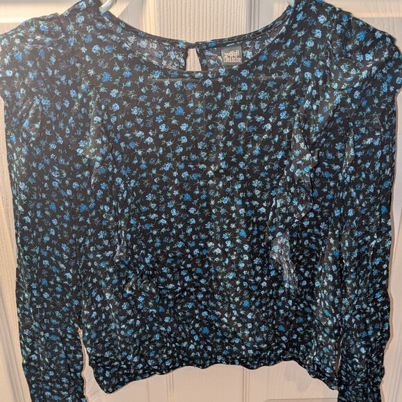 Beautiful blouse - Picture 4 of 4